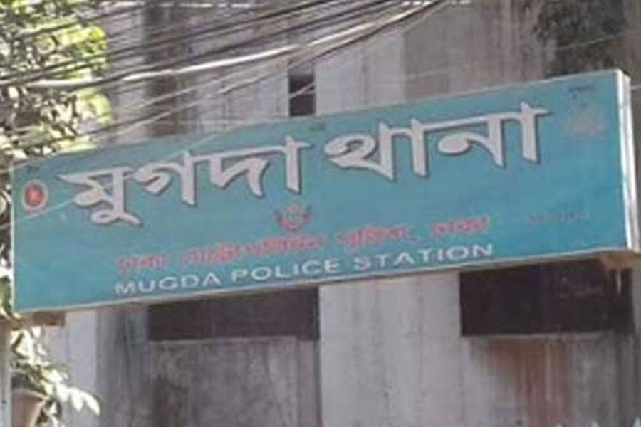 মুগদায় পুলিশের বিশেষ অভিযানে গ্রেপ্তার ১২