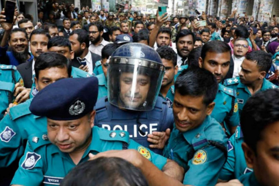 দুই মামলায় হাইকোর্টে জামিন চেয়েছেন ব্যারিস্টার সুমন