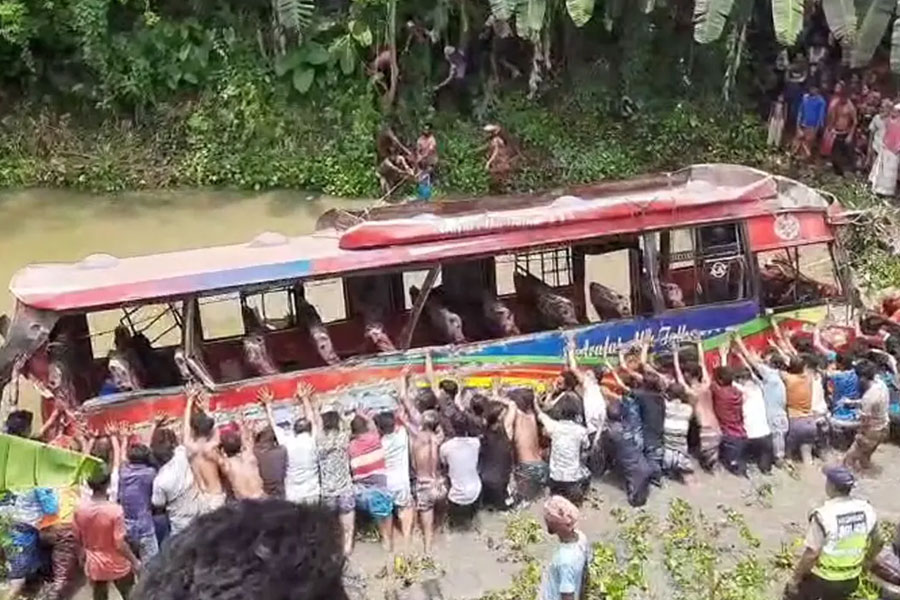 কুষ্টিয়ায় বাস-ট্রাক সংঘর্ষ, নিহত ৫