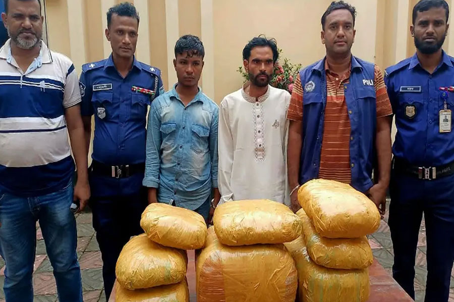 কিশোরগঞ্জে ১৫ কেজি গাঁজাসহ দুই মাদক কারবারি আটক