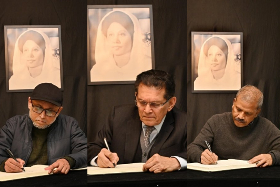 খালেদা জিয়ার মৃত্যুতে শোক বইয়ে সই করলেন তিন উপদেষ্টা