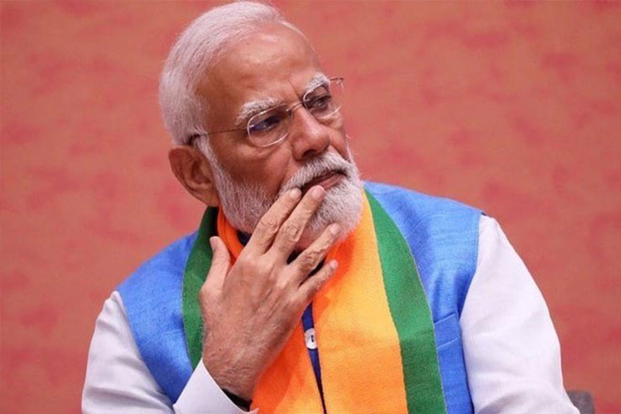 জ্বালানি সংকট: নিজের গাড়িবহর অর্ধেক কমানোর নির্দেশ মোদীর