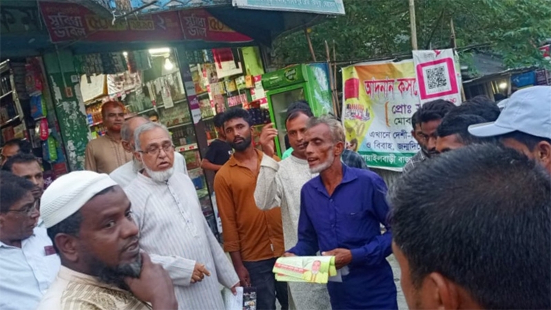 ৩১ দফা প্রচারে কেন্দুয়ার লিফলেট বিতরণ কর্মসূচি