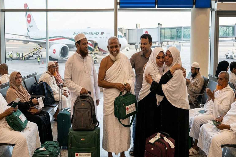 বাংলাদেশি হাজিদের ফিরতি ফ্লাইট শুরু