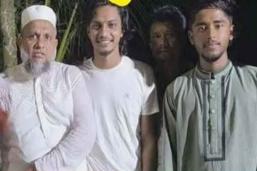 পিস্তলসহ গ্রেপ্তার যুবকের সঙ্গে জামায়াত নেতার ছবি ভাইরাল