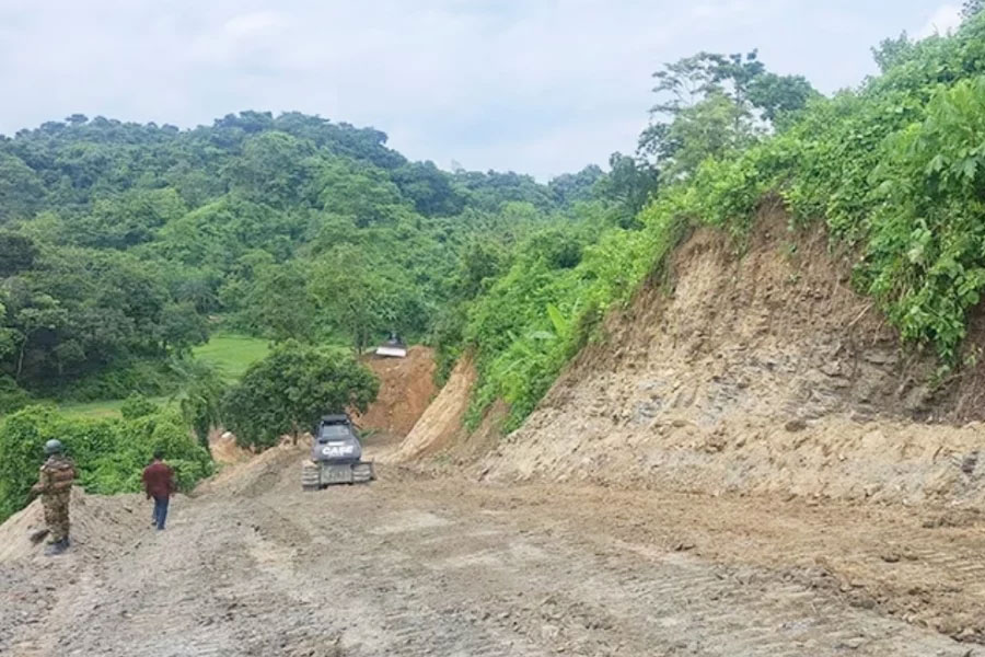 জঙ্গল সলিমপুরে চার সড়ক নির্মাণ করছে সেনাবাহিনী