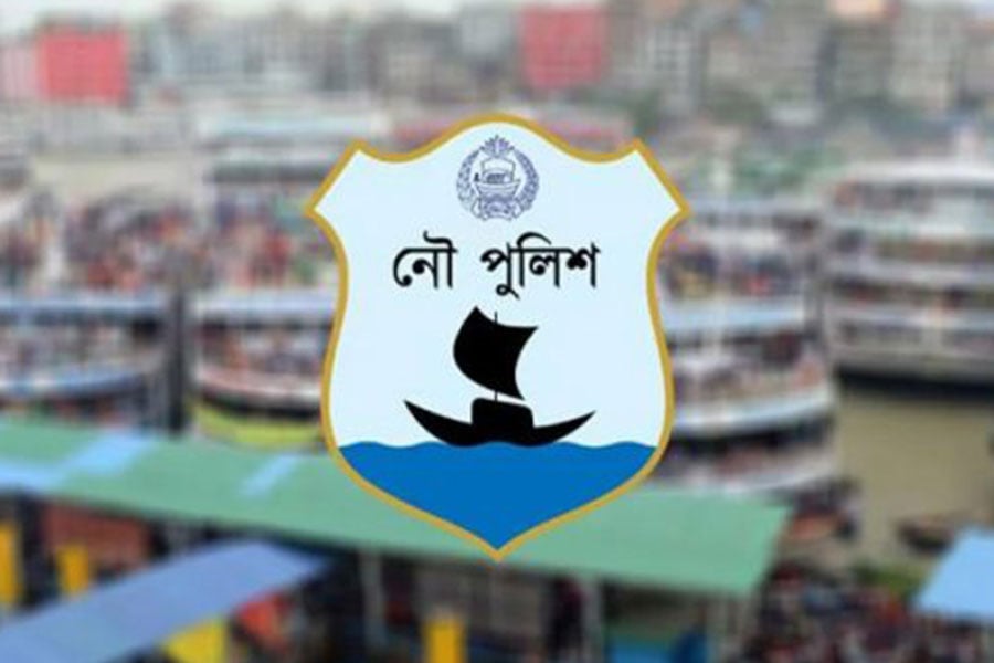 সদরঘাটে নৌ পুলিশের অভিযানে অস্ত্রসহ দুই ডাকাত গ্রেপ্তার