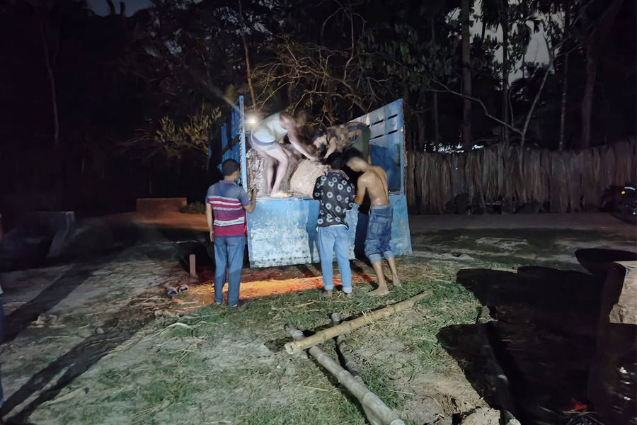 পিরোজপুরে ছাত্রদল নেতার কাছে মিলল ৫৯ ব্যারেল বিটুমিন