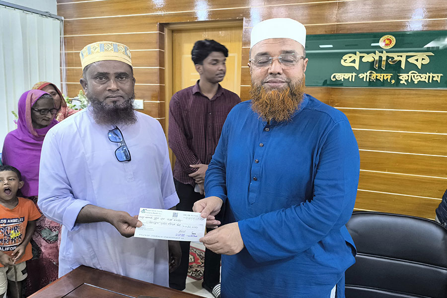 কুড়িগ্রামে মসজিদ-মাদ্রাসা উন্নয়নে ১ লাখ টাকার চেক হস্তান্তর