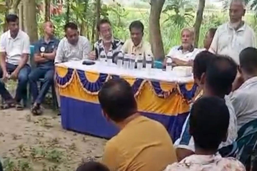 টাকা দিয়ে মীমাংসার প্রস্তাব, ধর্ষণের শিকার কিশোরীর গলায় ফাঁস