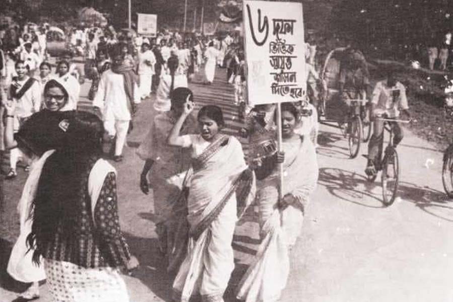 আজ ঐতিহাসিক ছয় দফা দিবস