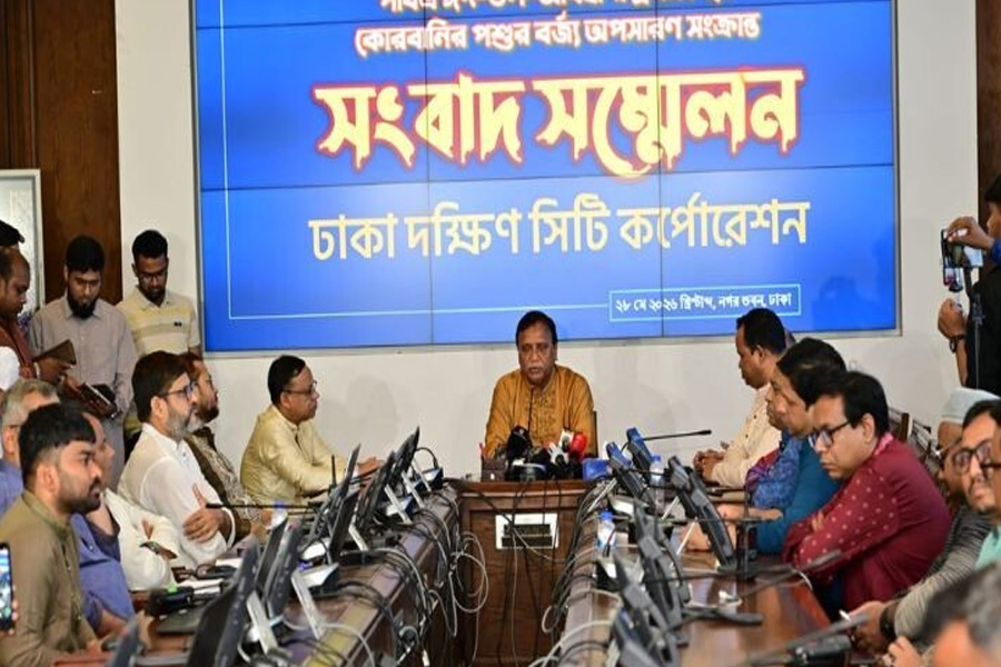 রাত সাড়ে ৮টা পর্যন্ত ১৩ হাজার টন বর্জ্য অপসারণ করেছে ডিএসসিসি