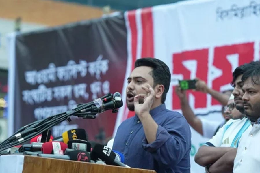 আ. লীগ-বিএনপির বিরুদ্ধে সমান লড়াইয়ের ঘোষণা নাহিদ ইসলামের