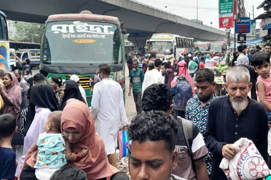 ঈদের দ্বিতীয় দিনেও ঢাকা ছাড়ছেন ঘরমুখো মানুষ