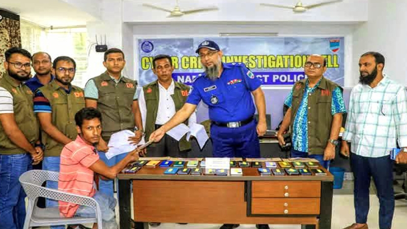 নড়াইলে হারিয়ে যাওয়া মোবাইল ও নগদ টাকা উদ্ধার