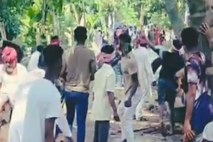 কোরবানির মাংস ভাগাভাগি নিয়ে রক্তক্ষয়ী সংঘর্ষ, আহত ৩০