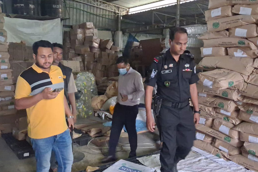 রাজধানীতে র‌্যাবের অভিযান, তিন ব্যক্তিকে জরিমানা ৬ লাখ