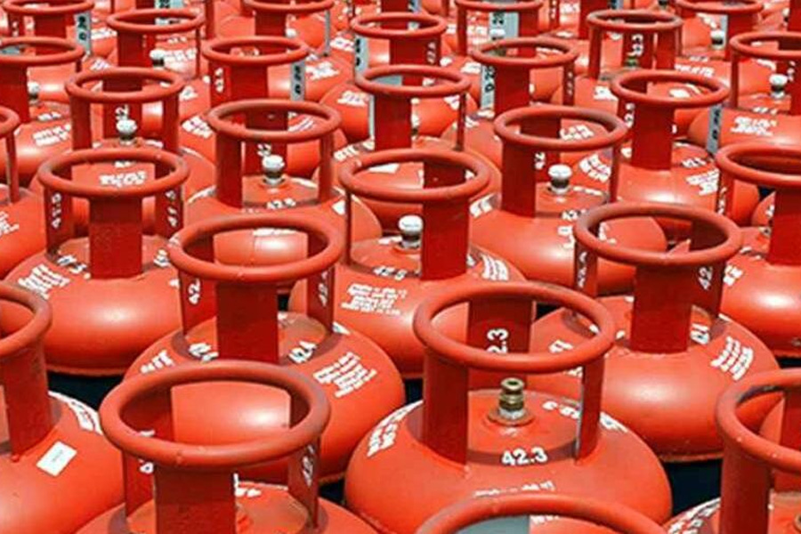 এলপি গ্যাসের দাম বাড়বে নাকি কমবে, জানা যাবে আজ