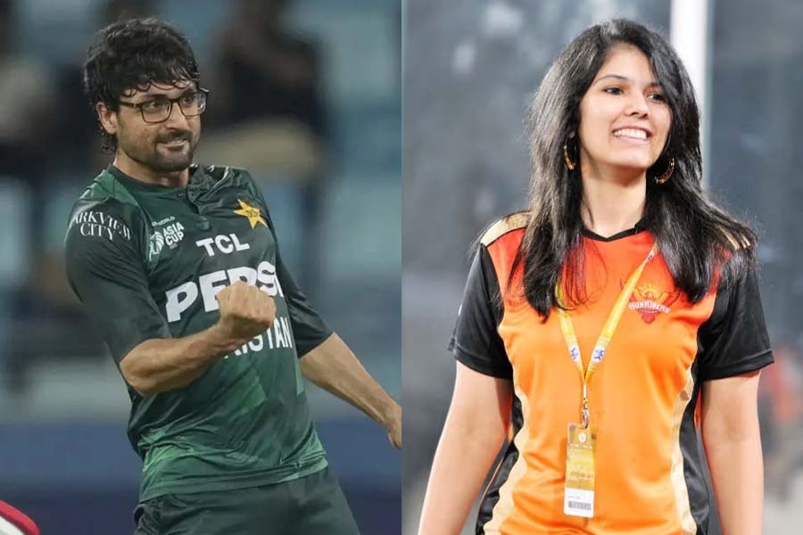 পাকিস্তানি স্পিনারকে দলে নিয়ে তোপের মুখে সানরাইজার্স