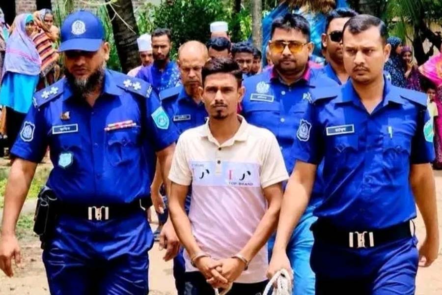 দুই ঘণ্টার প্যারোলে মায়ের দাফনে আবু হায়াত