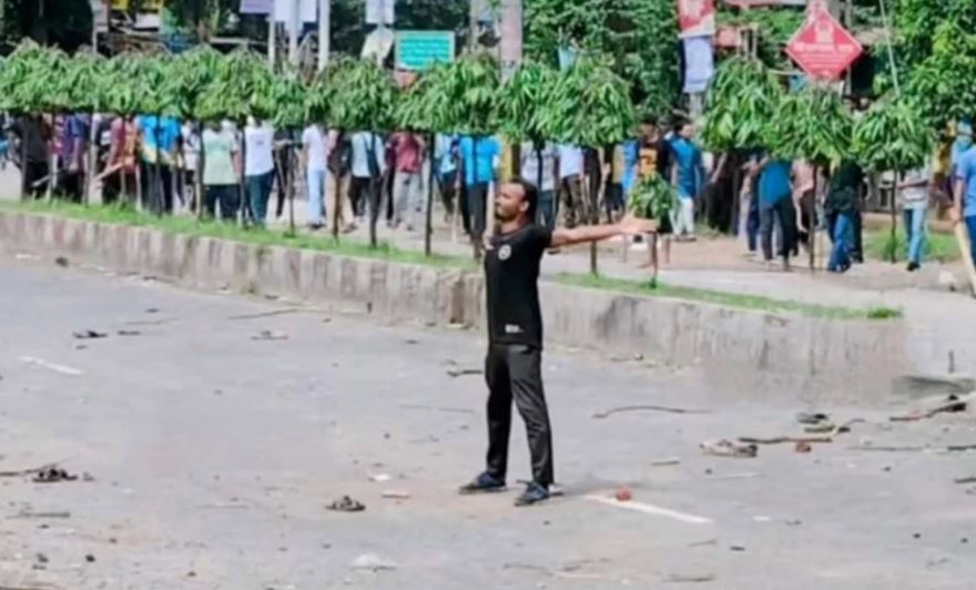 রায়ে সন্তুষ্ট আবু সাঈদের পরিবার