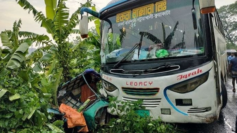 বরগুনায় সড়ক দুর্ঘটনায় বাবা-মেয়েসহ ৩ জনের মৃত্যু