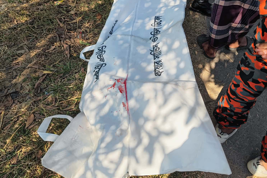 ট্রলির নিয়ন্ত্রণ হারিয়ে নিচে চাপা পড়ে চালকের মর্মান্তিক মৃত্যু