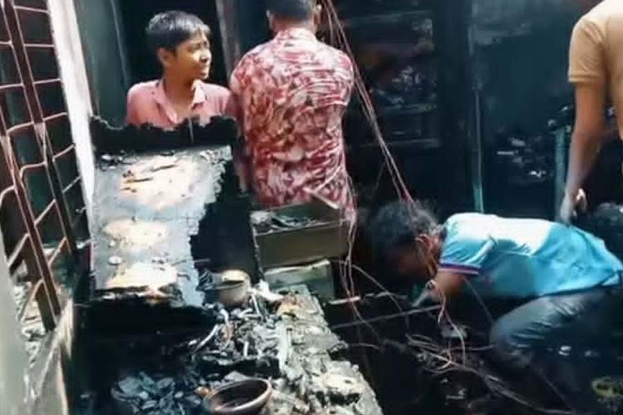 অর্ধ কোটি টাকার ক্ষয়ক্ষতি, আহত ৫