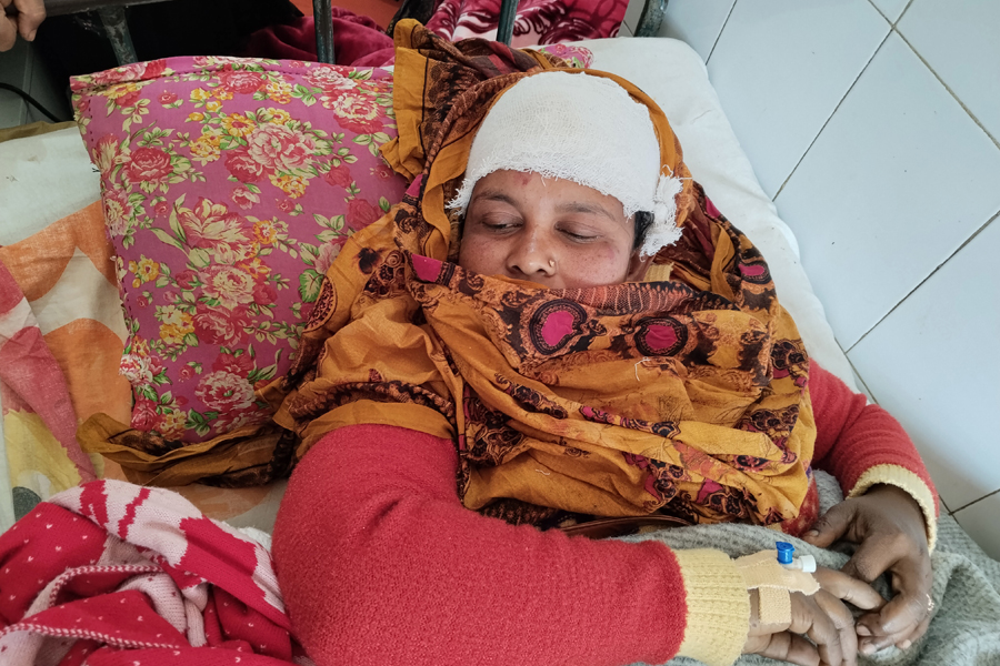 পাংশায় চাঁদা না দেয়ায় গৃহবধূর ওপর হামলা