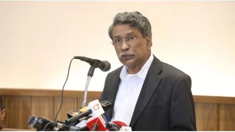 অন্তর্বর্তী সরকার নয়, দেশ চালাবেন রাজনীতিবিদরা : আলী রীয়াজ
