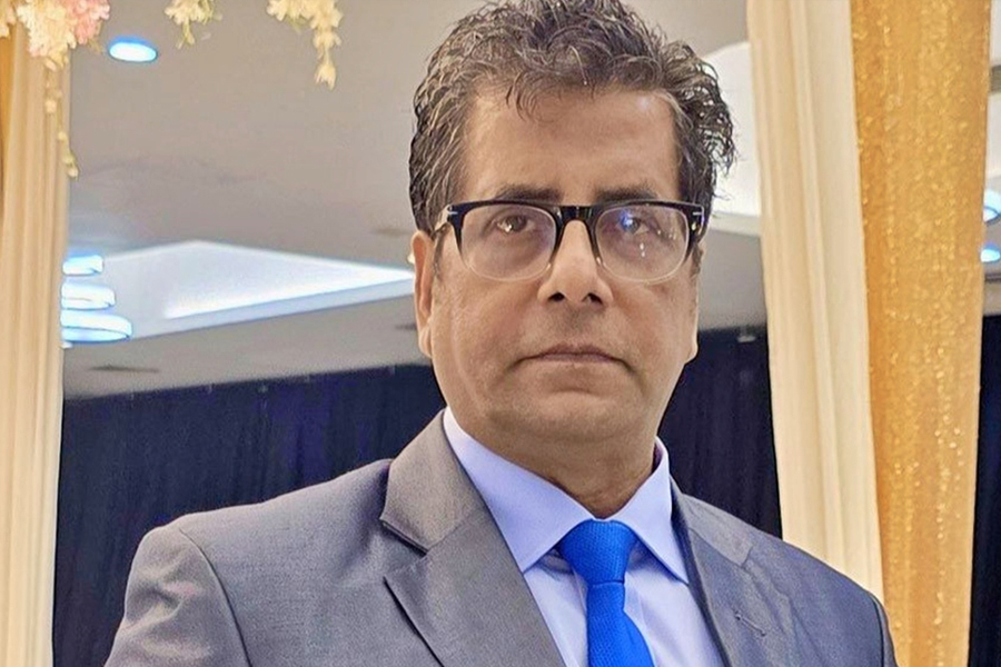 সাংবাদিক আনিস আলমগীর ডিবি হেফাজতে