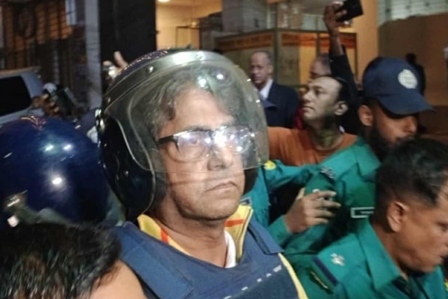 এবার দুদকের মামলায় গ্রেপ্তার সাংবাদিক আনিস আলমগীর