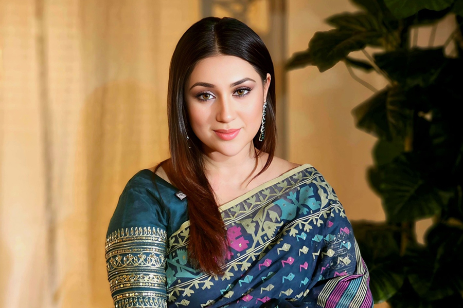 প্রকাশ্যে ‘দুর্বার’-এর ফার্স্ট লুক, আলোচনায় অপু