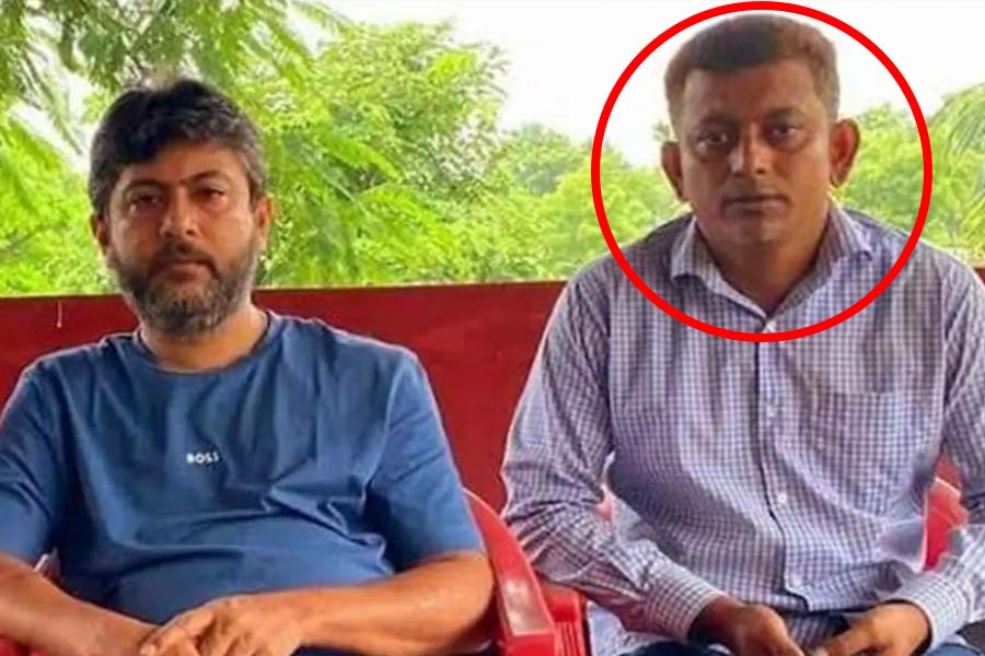 নিক্সন চৌধুরীর ঘনিষ্ঠ সহযোগী শেখ আরাফাত গ্রেপ্তার