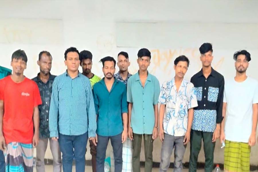 মোহাম্মদপুরে বিশেষ অভিযান ১২ জন গ্রেপ্তার