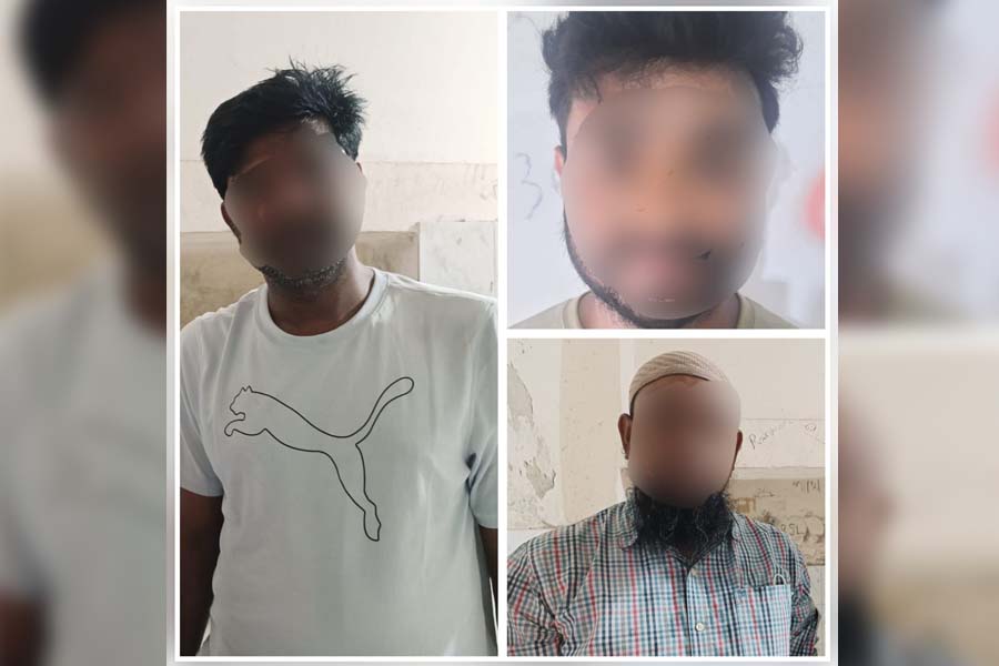 স্পেশালাইজড হাসপাতালে চুরি: ১০ লাখ টাকার মালামালসহ গ্রেপ্তার ৩