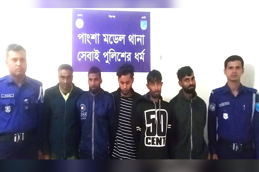 পুলিশের অভিযানে গ্রেপ্তার ৫