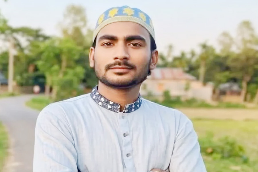 কেন্দ্রে প্রবেশ করে নিয়োগ পরীক্ষার খাতা ছিনতাই, যুবদল নেতা গ্রেপ্তার