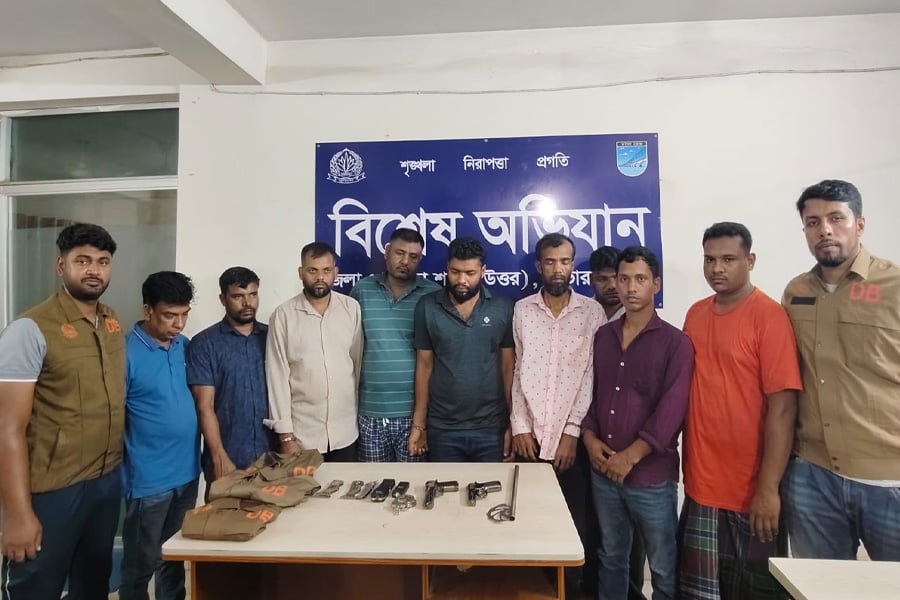 আশুলিয়ায় আন্তঃজেলা ডাকাতচক্রের ৯ সদস্য গ্রেপ্তার, উদ্ধার ডাকাতির সরঞ্জাম। ছবি: ভিওডি বাংলা