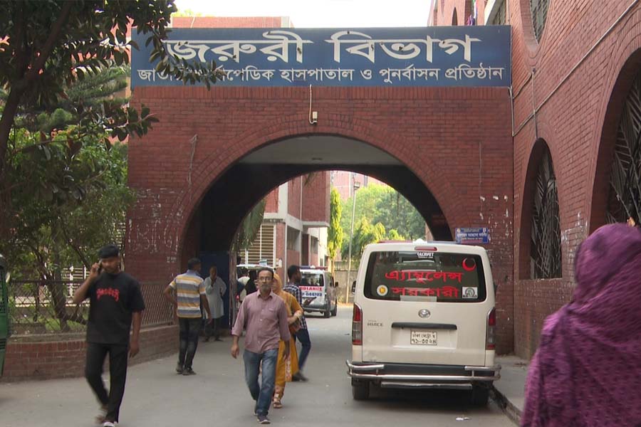 ঈদের আনন্দ সড়কেই মাটি: পঙ্গু হাসপাতালে হাজারো আহত রোগী