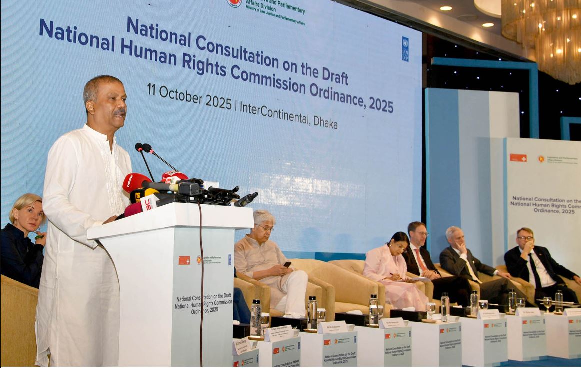 উপদেষ্টা হিসেবে আমাদের সেফ এক্সিটের প্রয়োজন নেই : আসিফ নজরুল