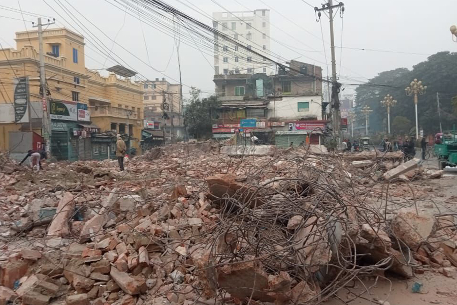 বুলডোজার দিয়ে গুঁড়িয়ে দেওয়া হলো নগর আ’লীগ কার্যালয়