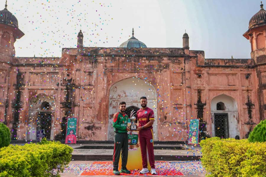 ঐতিহাসিক লালবাগ কেল্লায় হলো ট্রফি উন্মোচন