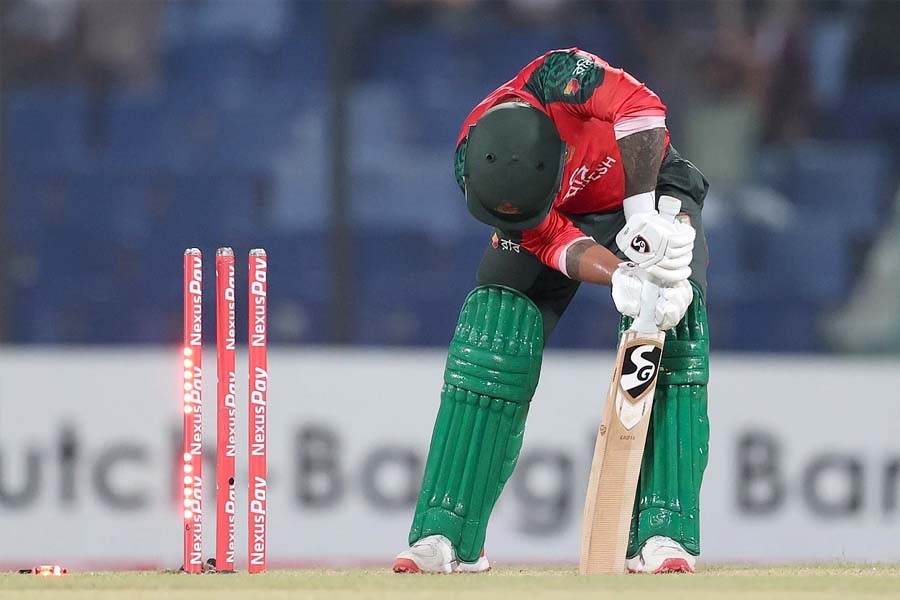 ১৪ রানে হেরে সিরিজ হাতছাড়া করল বাংলাদেশ