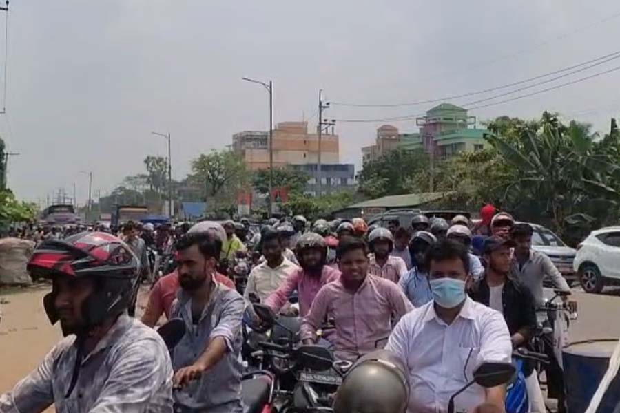 ব্রাহ্মণবাড়িয়ায় জ্বালানি তেলের জন্য দীর্ঘ লাইন, ক্ষোভ বাড়ছে চালকদের