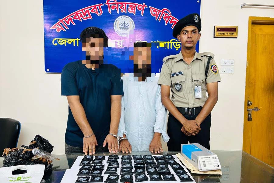 ৮ হাজার পিস ইয়াবাসহ দুই মাদক কারবারি গ্রেপ্তার