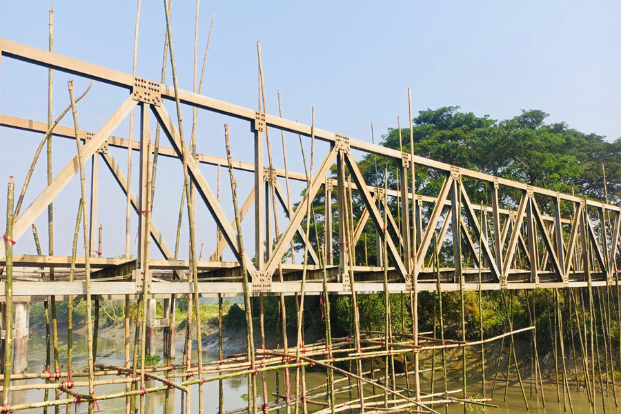 পটিয়ার বেইলি ব্রিজ সরিয়ে নেওয়া হচ্ছে যশোরে