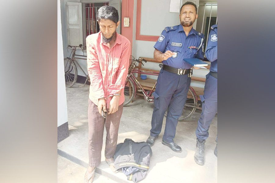 নিরাপত্তাকর্মীর তৎপরতায় বাকৃবি ক্যাম্পাসে চোর আটক