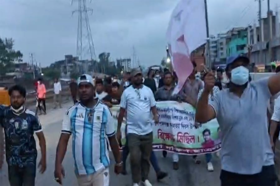 হাজারীবাগ এলাকায় ঝটিকা মিছিল করেছে নিষিদ্ধ ঘোষিত সংগঠন ছাত্রলীগের ঢাকা জেলা শাখার নেতাকর্মীরা। ছবি: সংগৃহীত