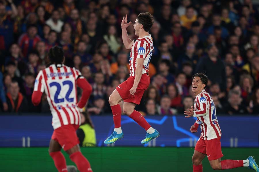 ঘরের মাঠে বার্সার হোঁচট, সেমির পথে আতলেতিকো